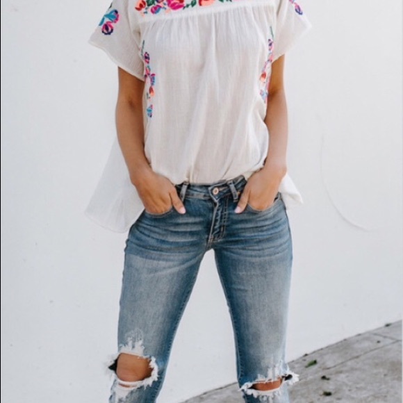 Colorful floral embroidered Top - Picture 3 of 6